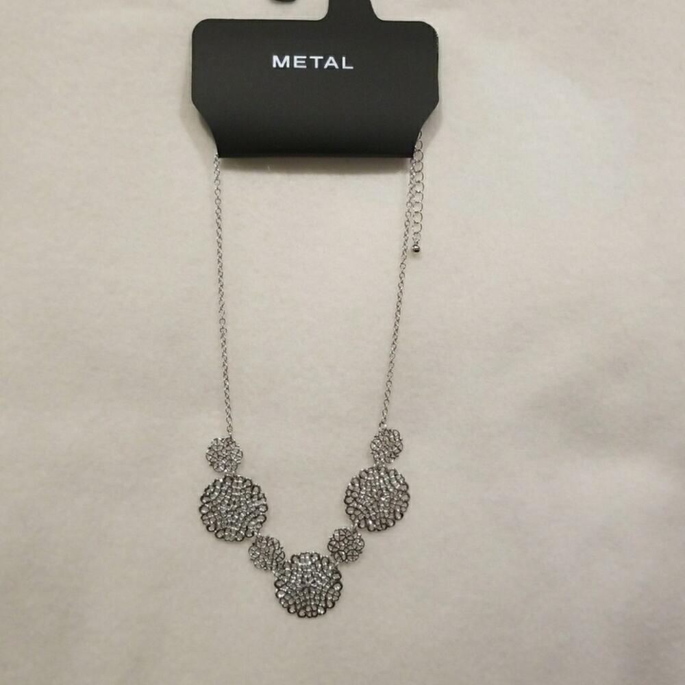 Cute‎ Silver toned Filigree Circle 16 inch Necklace